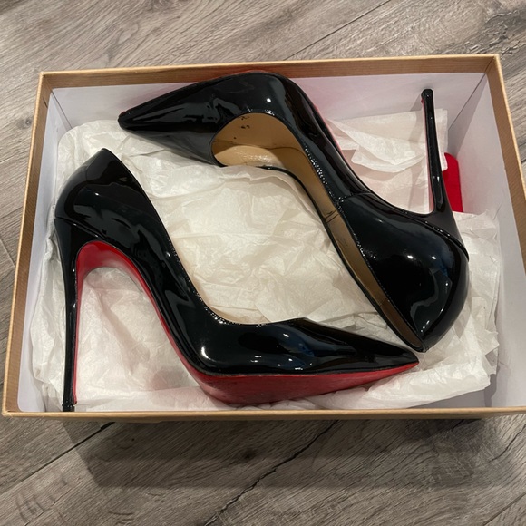 Pre loved Christian Louboutin So Kate 120 Patent BK01 in great condition! - Picture 2 of 5